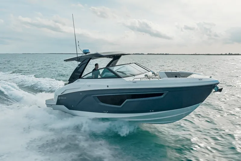 The Image of Cruisers 34 GLS Outboard 2025 - 0