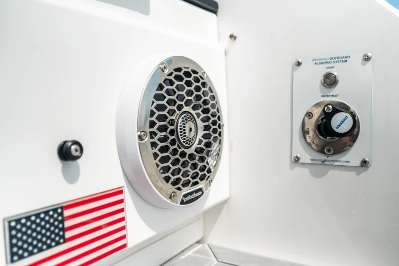 Slide: The Image of Cruisers 34 GLS Outboard 2025 - 10