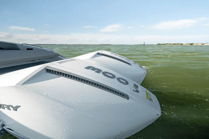 Slide: The Image of Cruisers 34 GLS Outboard 2025 - 11