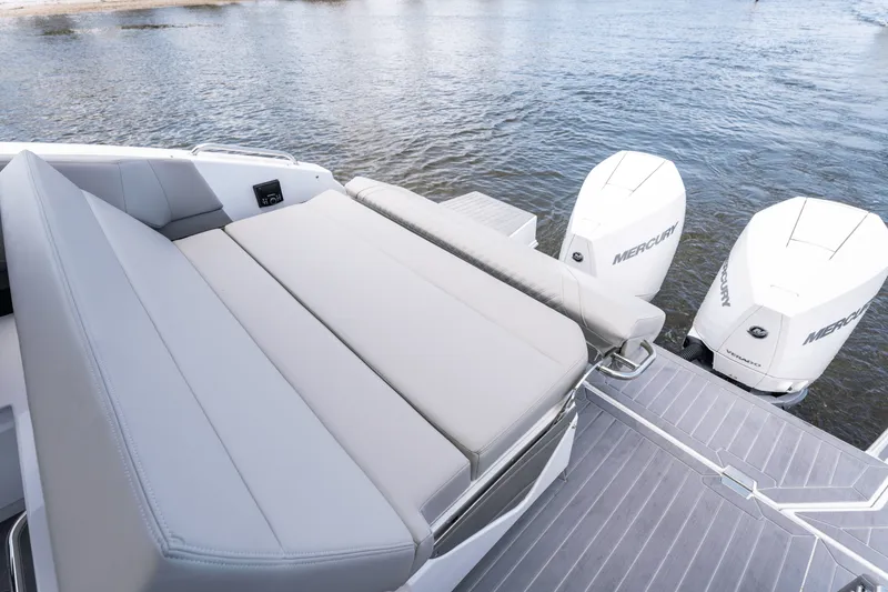 Slide: The Image of Cruisers 34 GLS Outboard 2025 - 12