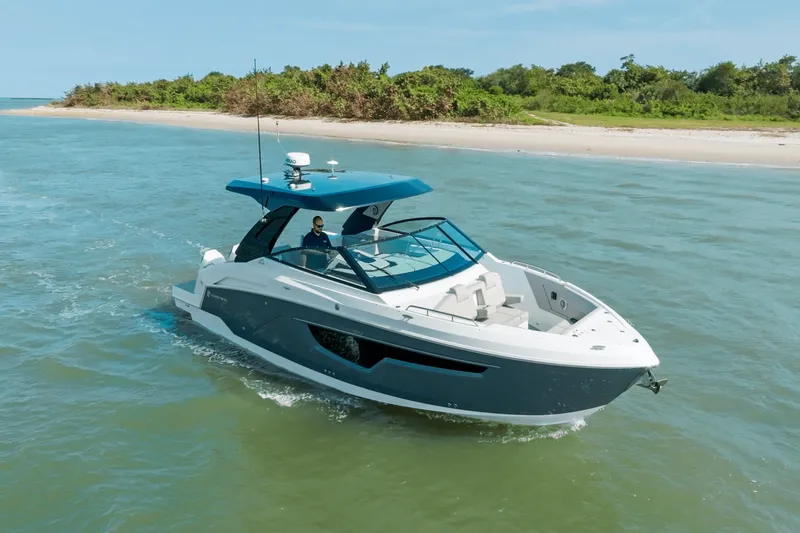 Slide: The Image of Cruisers 34 GLS Outboard 2025 - 3