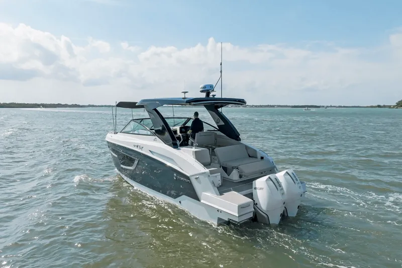 Slide: The Image of Cruisers 34 GLS Outboard 2025 - 4