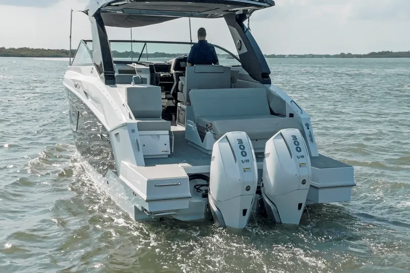 Slide: The Image of Cruisers 34 GLS Outboard 2025 - 5