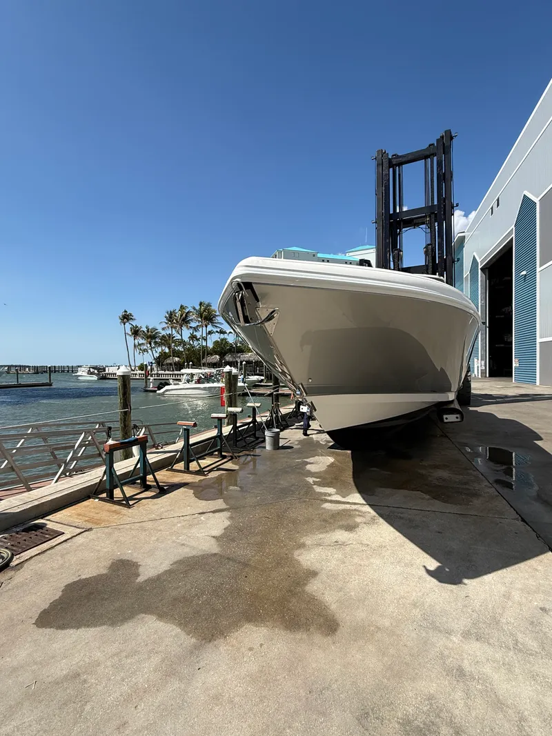 Slide: The Image of Intrepid 375 CC 2018 - 11