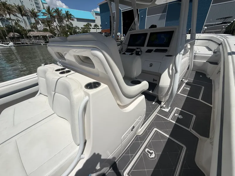 Slide: The Image of Intrepid 375 CC 2018 - 25