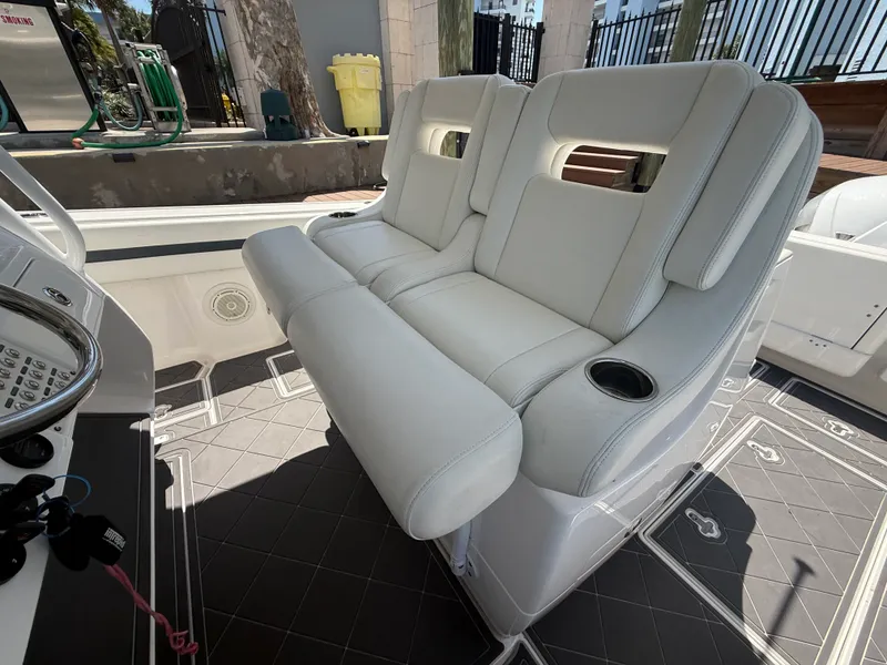 Slide: The Image of Intrepid 375 CC 2018 - 26