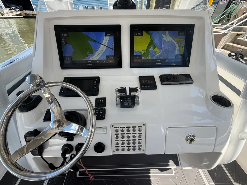 Slide: The Image of Intrepid 375 CC 2018 - 29