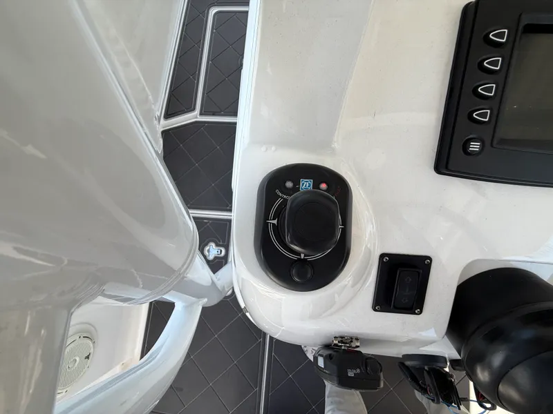 Slide: The Image of Intrepid 375 CC 2018 - 32