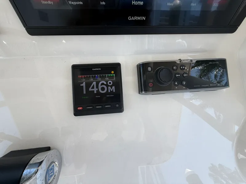Slide: The Image of Intrepid 375 CC 2018 - 33