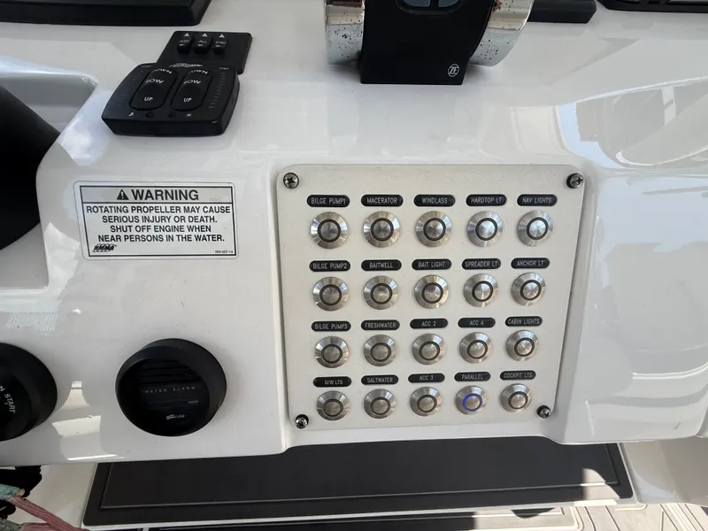 Slide: The Image of Intrepid 375 CC 2018 - 34