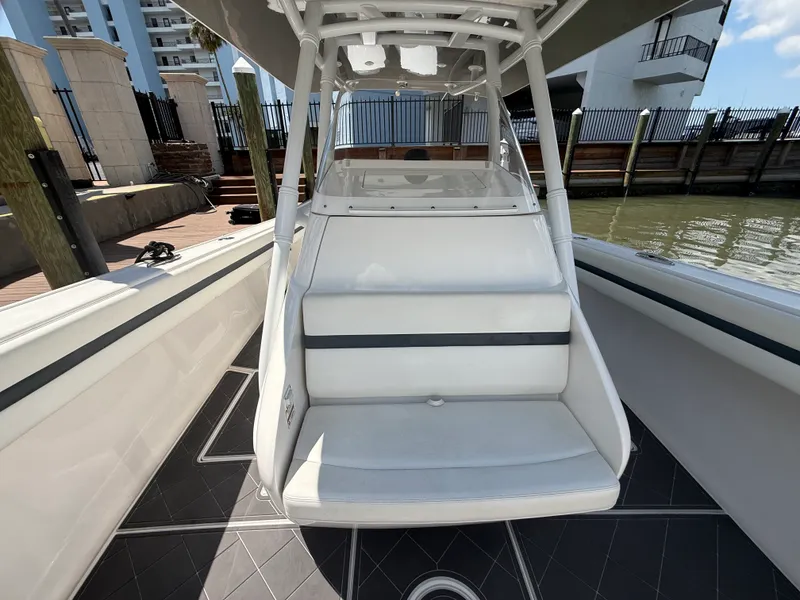 Slide: The Image of Intrepid 375 CC 2018 - 35