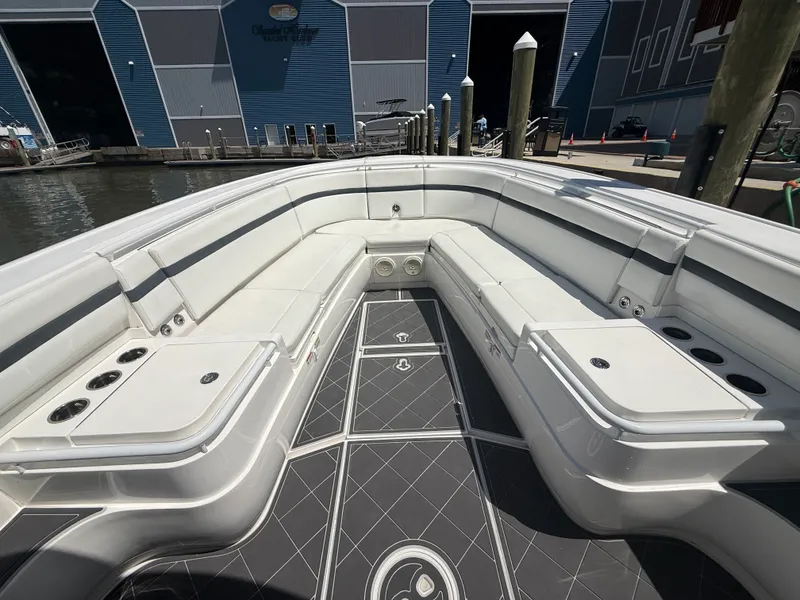 Slide: The Image of Intrepid 375 CC 2018 - 41