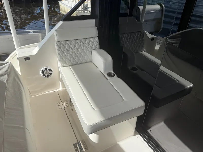 Slide: The Image of Regal 36 XO 2022 - 30
