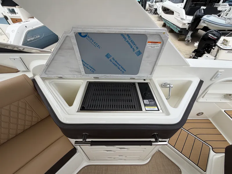 Slide: The Image of Sea Ray SLX 310 Outboard 2026 - 16