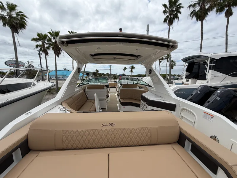 Slide: The Image of Sea Ray SLX 310 Outboard 2026 - 7