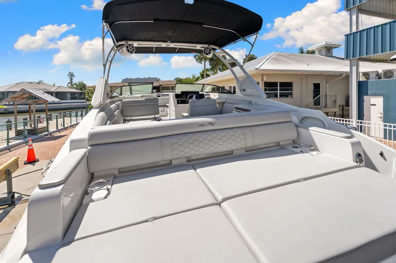 Slide: The Image of Sea Ray 290 SDX OB 2023 - 37