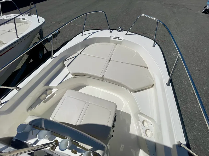Slide: The Image of Boston Whaler 170 Montauk 2026 - 12