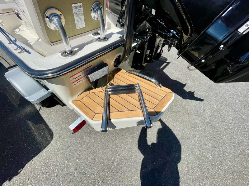 Slide: The Image of Boston Whaler 170 Montauk 2026 - 2