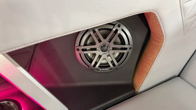 Slide: The Image of Nautique Super Air Nautique GS22 2026 - 32