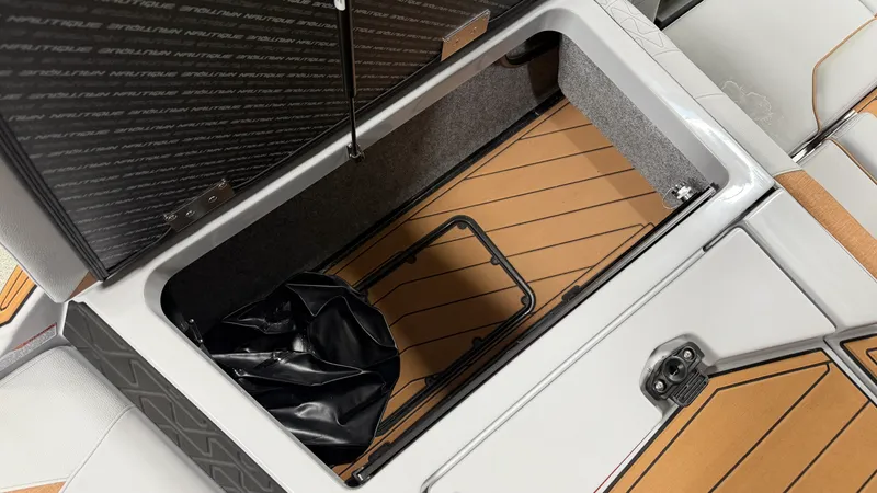 Slide: The Image of Nautique Super Air Nautique GS22 2026 - 12