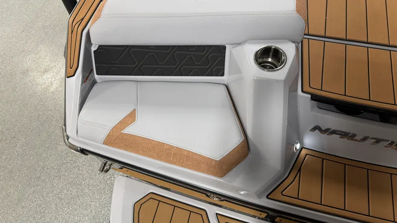 Slide: The Image of Nautique Super Air Nautique GS22 2026 - 10