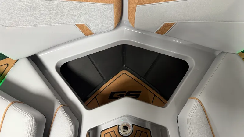 Slide: The Image of Nautique Super Air Nautique GS22 2026 - 97