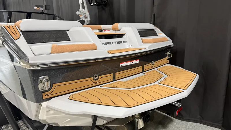 Slide: The Image of Nautique Super Air Nautique GS22 2026 - 9