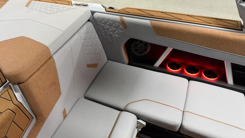 Slide: The Image of Nautique Super Air Nautique GS22 2026 - 43