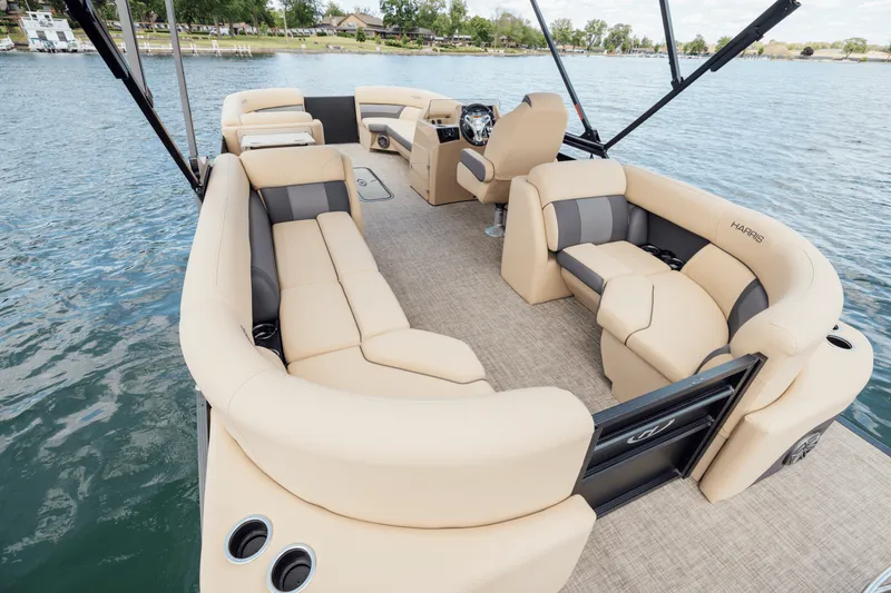 Slide: The Image of Harris 230 Cruiser 2025 - 34