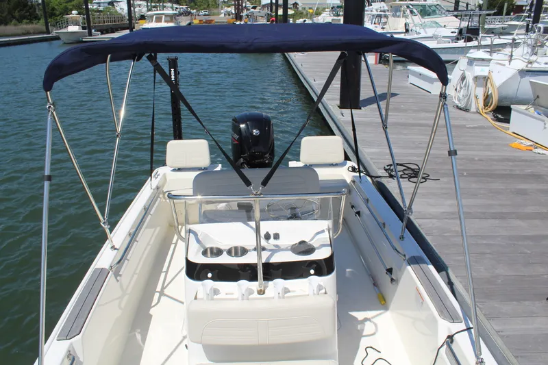 Slide: The Image of Boston Whaler 170 MONTAUK 2025 - 11