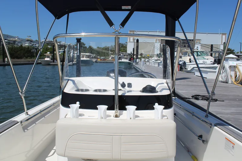 Slide: The Image of Boston Whaler 170 MONTAUK 2025 - 12