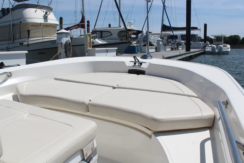 Slide: The Image of Boston Whaler 170 MONTAUK 2025 - 19