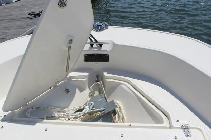 Slide: The Image of Boston Whaler 170 MONTAUK 2025 - 21