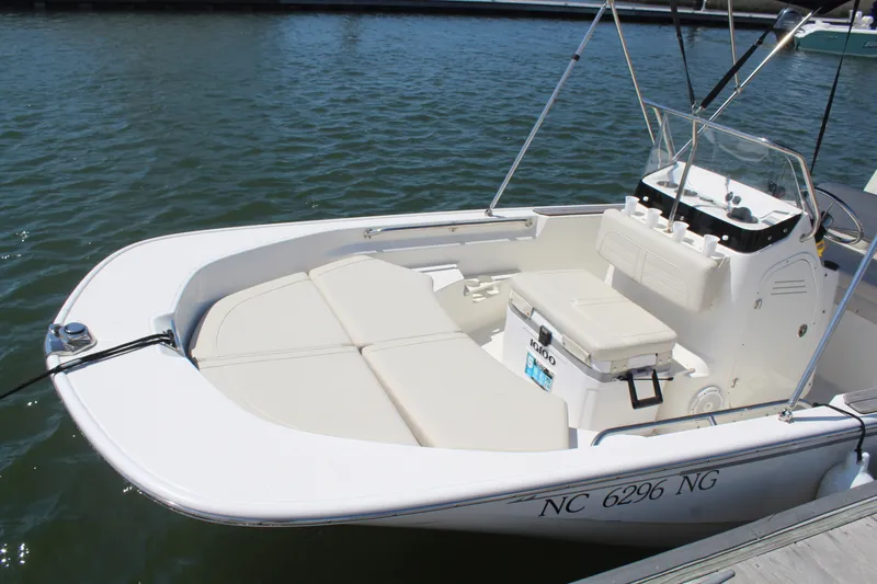 Slide: The Image of Boston Whaler 170 MONTAUK 2025 - 3