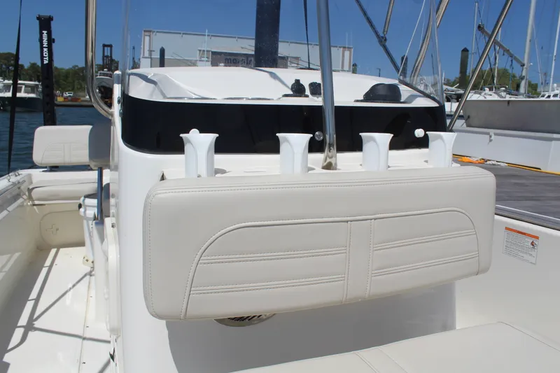 Slide: The Image of Boston Whaler 170 MONTAUK 2025 - 4