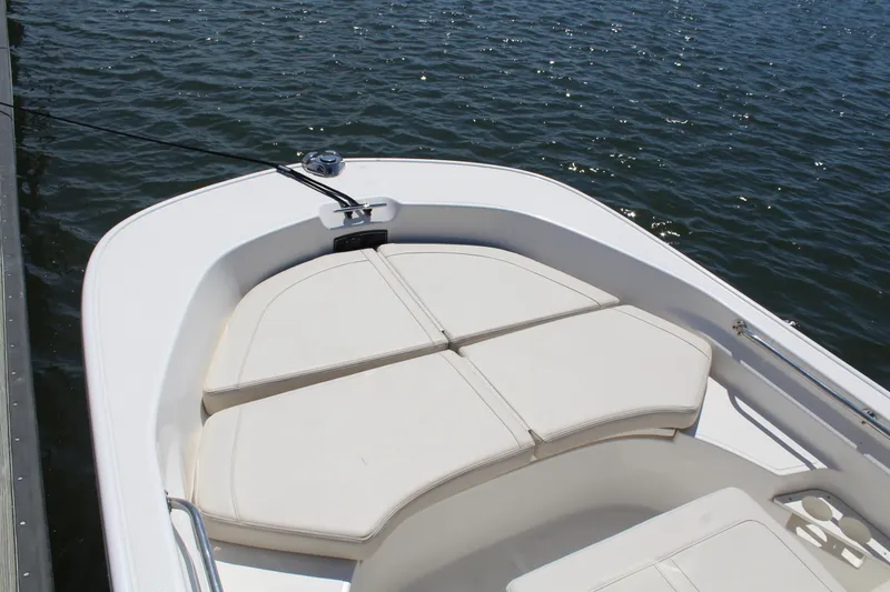 Slide: The Image of Boston Whaler 170 MONTAUK 2025 - 9