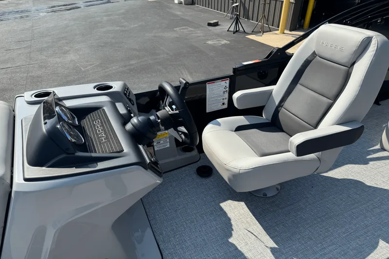 Slide: The Image of Harris 230 Cruiser 2025 - 11