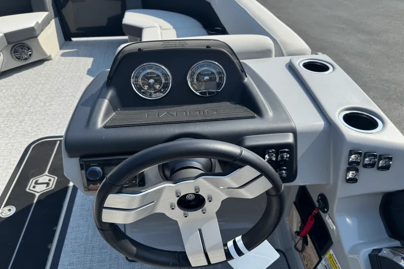 Slide: The Image of Harris 230 Cruiser 2025 - 12