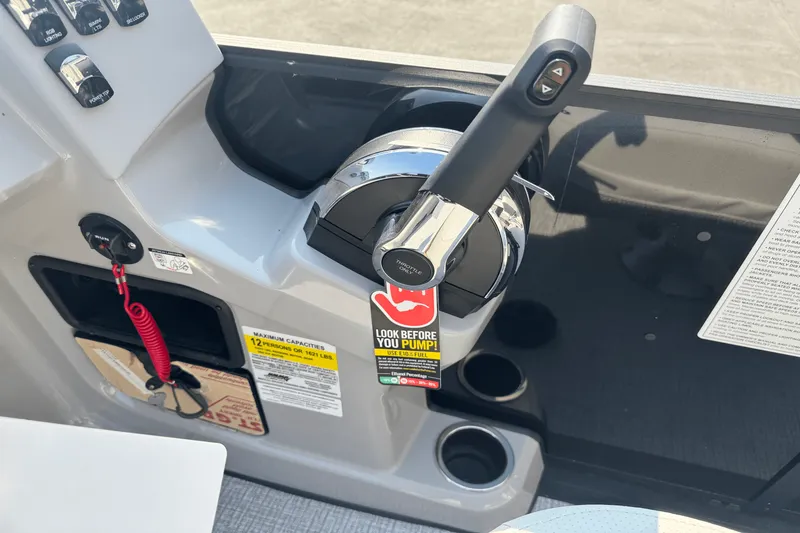 Slide: The Image of Harris 230 Cruiser 2025 - 15