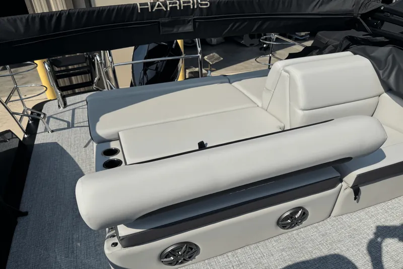 Slide: The Image of Harris 230 Cruiser 2025 - 17