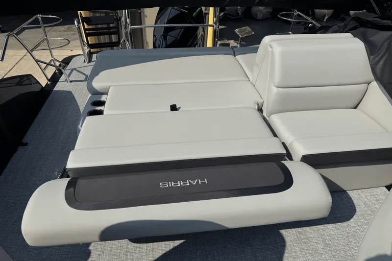 Slide: The Image of Harris 230 Cruiser 2025 - 18