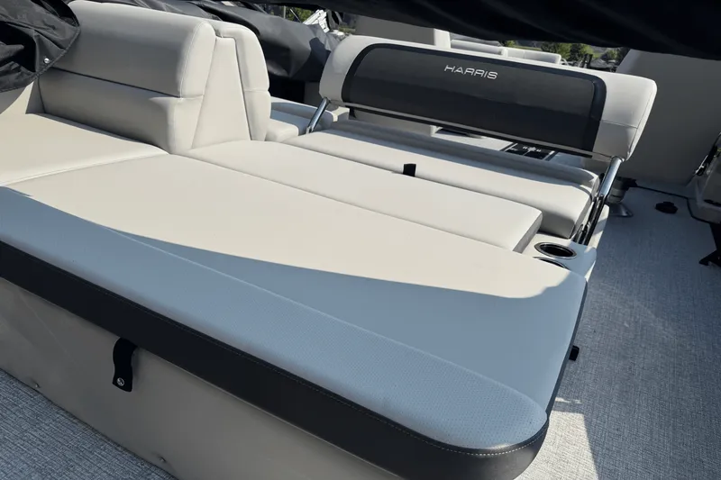 Slide: The Image of Harris 230 Cruiser 2025 - 19