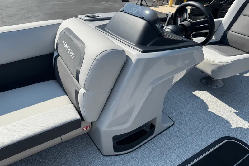 Slide: The Image of Harris 230 Cruiser 2025 - 8