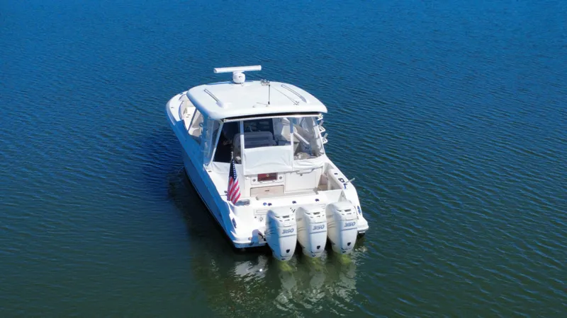 Slide: The Image of Boston Whaler 350 Realm 2019 - 7