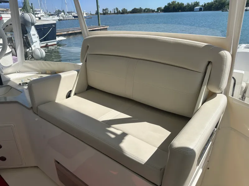 Slide: The Image of Boston Whaler 350 Realm 2019 - 20