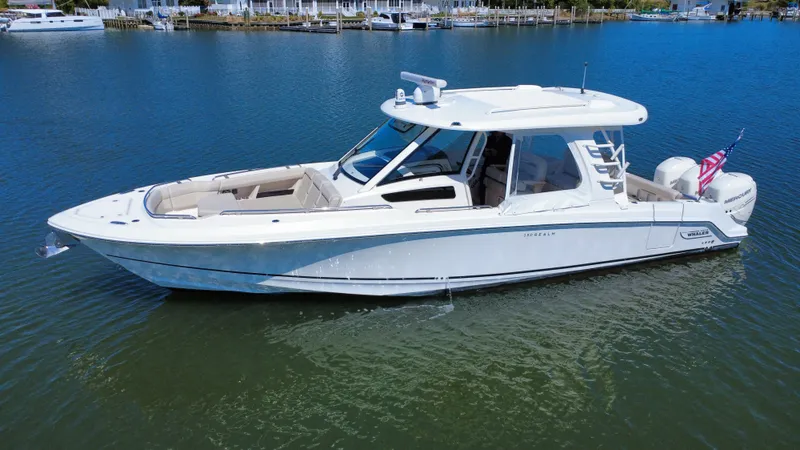 The Image of Boston Whaler 350 Realm 2019 - 0