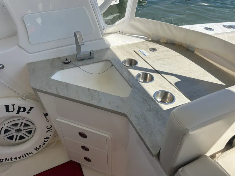 Slide: The Image of Boston Whaler 350 Realm 2019 - 21