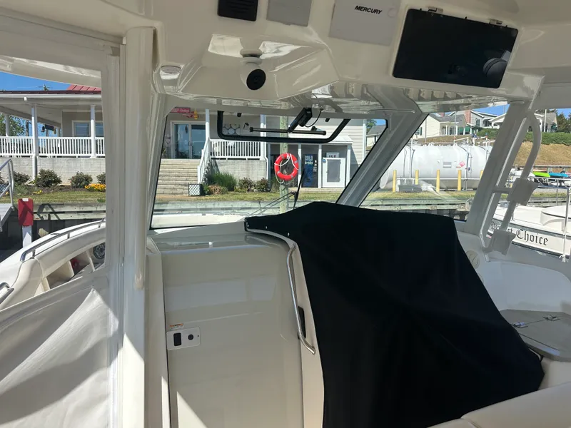 Slide: The Image of Boston Whaler 350 Realm 2019 - 19
