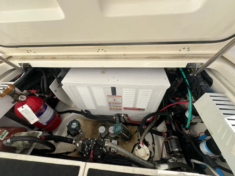 Slide: The Image of Boston Whaler 350 Realm 2019 - 18