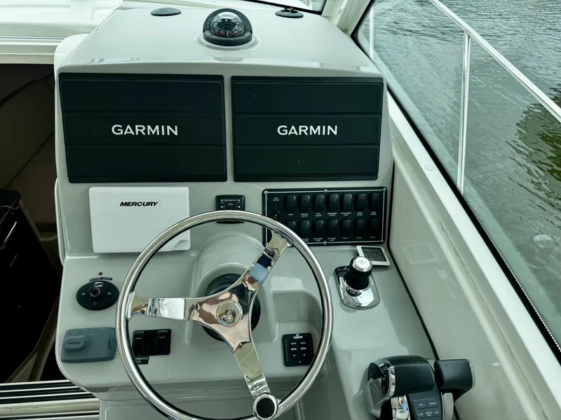 Slide: The Image of Boston Whaler 315 CONQUEST 2016 - 13